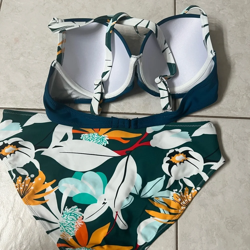 Bikini - Picture 6 of 7